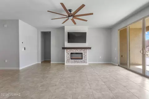 Living - 942 S Grantham Ave, Vail, AZ 85641 photo 3 of 4