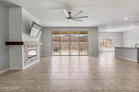 Living - 942 S Grantham Ave, Vail, AZ 85641 photo 1 of 4