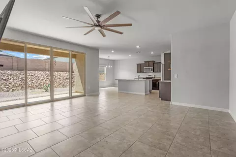 Living - 942 S Grantham Ave, Vail, AZ 85641 photo 2 of 4