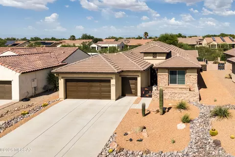 1084 N Grand Canyon Dr, Green Valley, AZ 85614