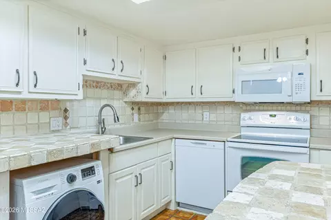 8255 N Oracle Rd #105, Tucson, AZ 85704
