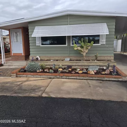 5680 W Flying W St, Tucson, AZ 85713