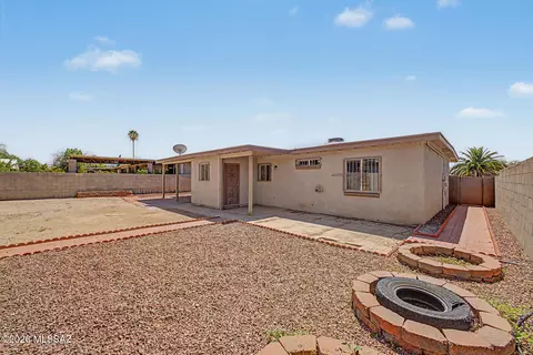 Exterior - 2111 E Minorka St, Tucson, AZ 85706 photo 3 of 5