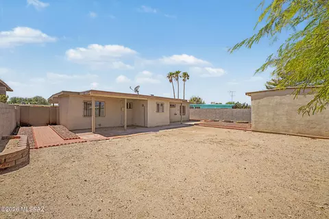 Exterior - 2111 E Minorka St, Tucson, AZ 85706 photo 4 of 5