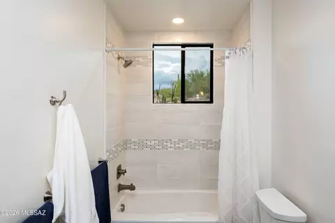 Bath - 15320 E Tumbling L Ranch Pl, Vail, AZ 85641 photo 5 of 9