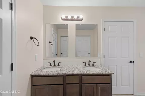 Bath - 3730 E Tapia Dr, Vail, AZ 85641 photo 2 of 4