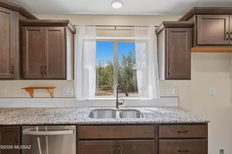Kitchen - 3730 E Tapia Dr, Vail, AZ 85641 photo 4 of 6