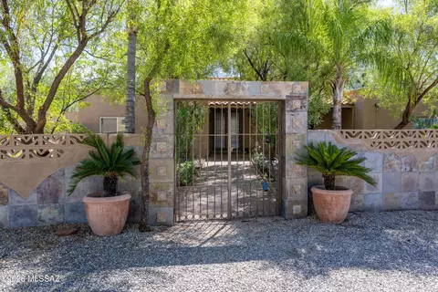 10660 N Pistachio Ave, Oro Valley, AZ 85737