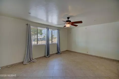 Living - 7253 Eli Dr, Tucson, AZ 85710 photo 2 of 8