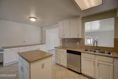 Kitchen - 7253 Eli Dr, Tucson, AZ 85710 photo 2 of 3