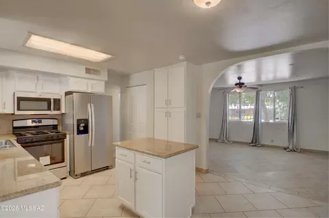 Kitchen - 7253 Eli Dr, Tucson, AZ 85710 photo 3 of 3