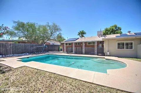 Exterior - 7253 Eli Dr, Tucson, AZ 85710 photo 6 of 10