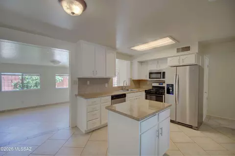 Kitchen - 7253 Eli Dr, Tucson, AZ 85710 photo 1 of 3