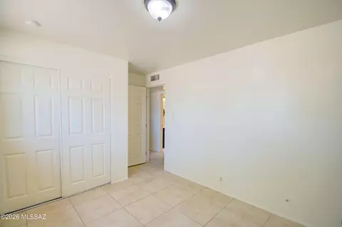 Bedroom - 7253 Eli Dr, Tucson, AZ 85710 photo 4 of 7