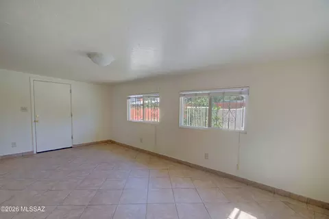 Living - 7253 Eli Dr, Tucson, AZ 85710 photo 6 of 8