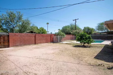 Exterior - 7253 Eli Dr, Tucson, AZ 85710 photo 8 of 10