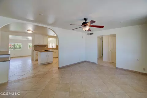 Living - 7253 Eli Dr, Tucson, AZ 85710 photo 4 of 8