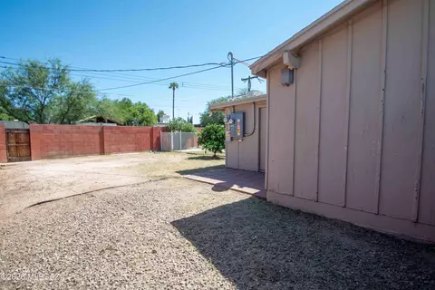 Exterior - 7253 Eli Dr, Tucson, AZ 85710 photo 7 of 10
