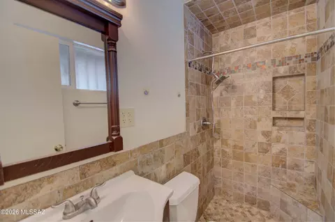 Bath - 7253 Eli Dr, Tucson, AZ 85710 photo 2 of 2