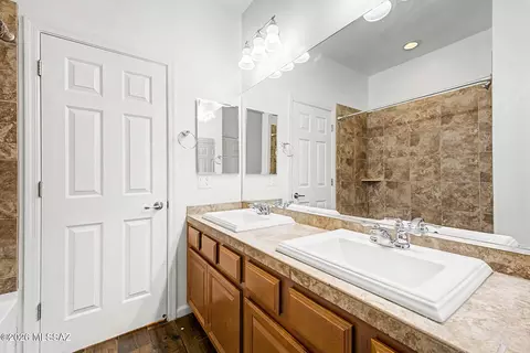 Bath - 11394 E Squash Blossom Loop, Tucson, AZ 85747 photo 2 of 3
