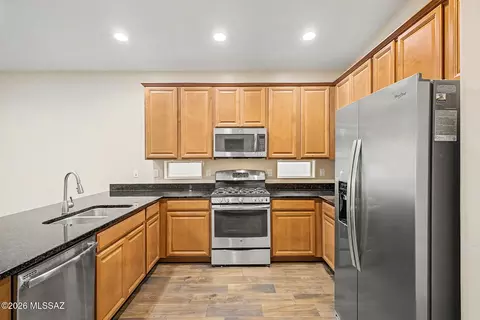 Kitchen - 11394 E Squash Blossom Loop, Tucson, AZ 85747 photo 2 of 2