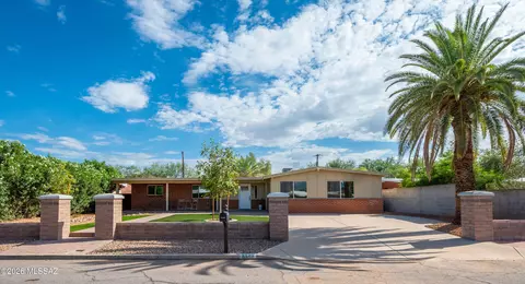 5752 E Waverly St, Tucson, AZ 85712