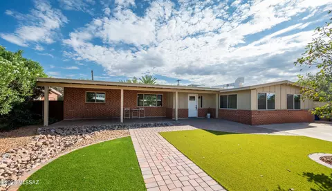 5752 E Waverly St, Tucson, AZ 85712