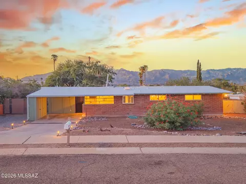 6965 E Luana Dr, Tucson, AZ 85710