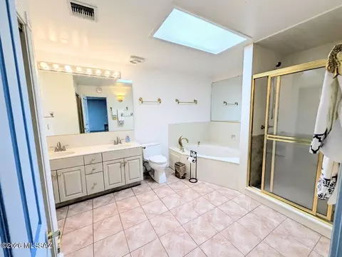 Bath - 9796 E Shamrock Ln, Pearce, AZ 85625 photo 3 of 5