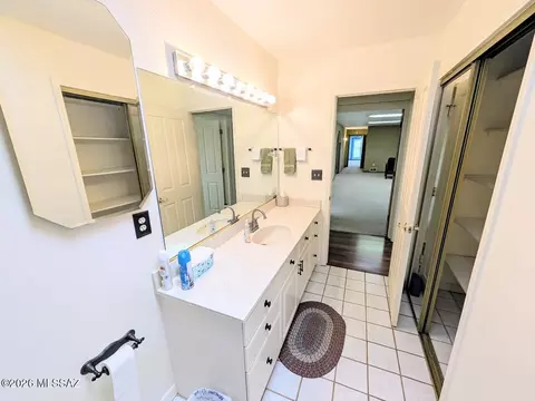 Bath - 9796 E Shamrock Ln, Pearce, AZ 85625 photo 2 of 5