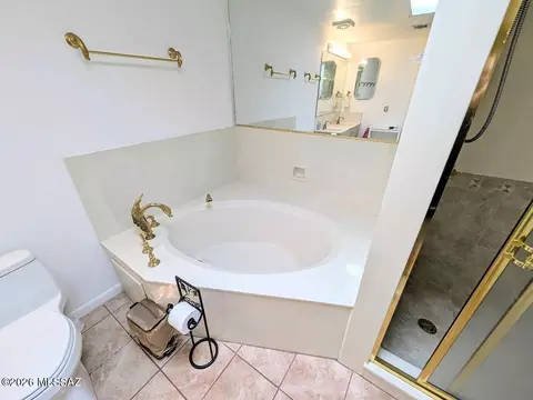 Bath - 9796 E Shamrock Ln, Pearce, AZ 85625 photo 4 of 5