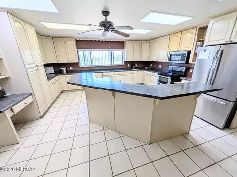 Kitchen - 9796 E Shamrock Ln, Pearce, AZ 85625 photo 3 of 4