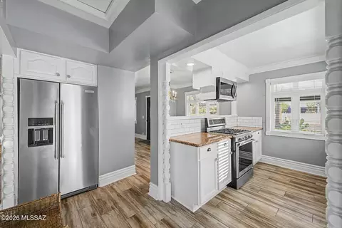 Entry Way - 4655 E 8th St, Tucson, AZ 85711 photo 3 of 3