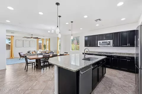829 W Calle Ocarina, Sahuarita, AZ 85629