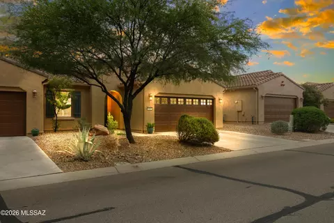 850 N Broken Hills Dr, Green Valley, AZ 85614
