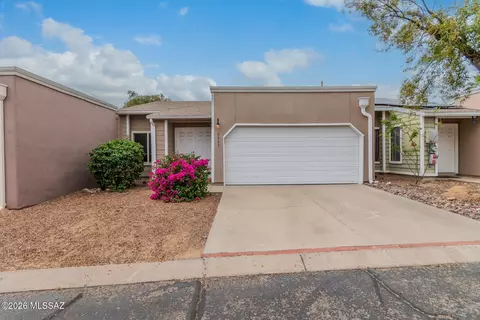 6337 N Willowbrook Dr, Tucson, AZ 85704
