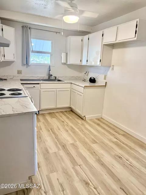 Kitchen - 438 S Biddle Ave, Willcox, AZ 85643 photo 1 of 4