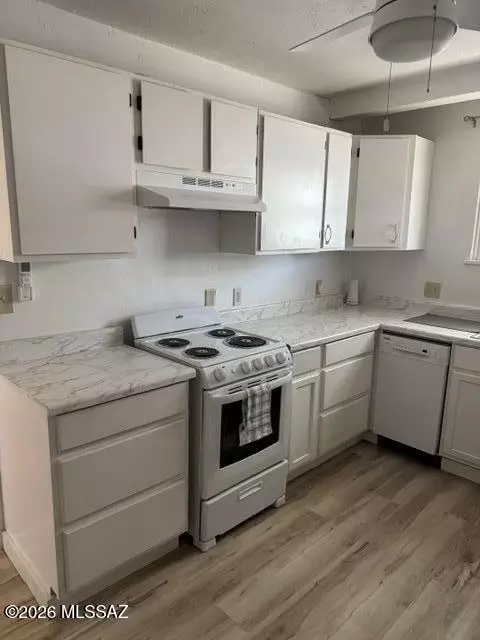 Kitchen - 438 S Biddle Ave, Willcox, AZ 85643 photo 2 of 4