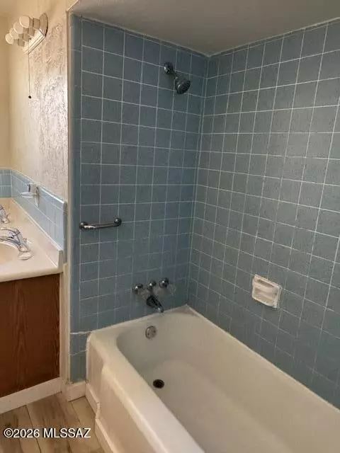Bath - 438 S Biddle Ave, Willcox, AZ 85643 photo 3 of 3