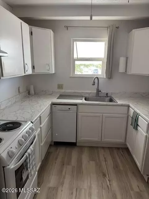 Kitchen - 438 S Biddle Ave, Willcox, AZ 85643 photo 3 of 4