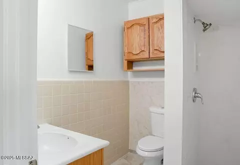 Bath - 2120 E 33rd St, Tucson, AZ 85713 photo 2 of 4