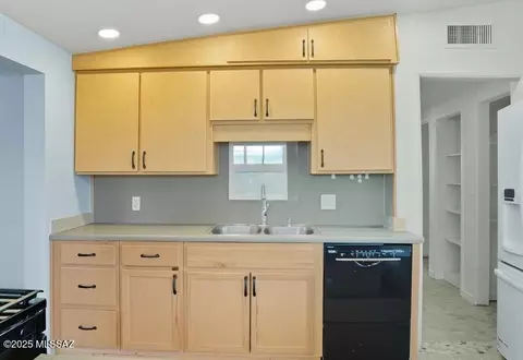 Kitchen - 2120 E 33rd St, Tucson, AZ 85713 photo 2 of 3