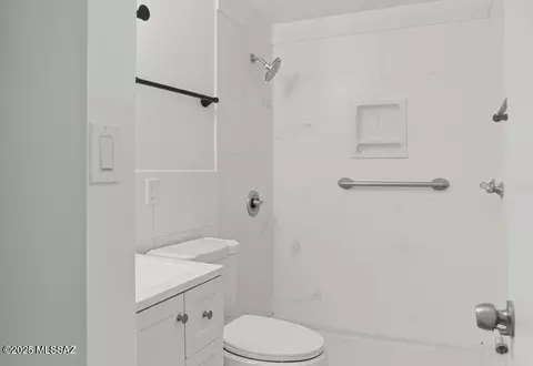 Bath - 2120 E 33rd St, Tucson, AZ 85713 photo 4 of 4