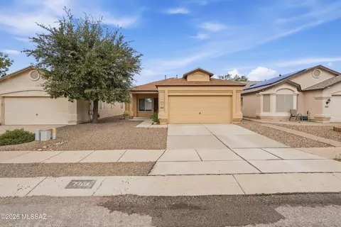 7704 S Trumpet Vine Ave, Tucson, AZ 85747