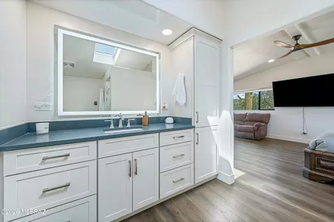 Bath - 7041 E River Rd, Tucson, AZ 85750 photo 2 of 5