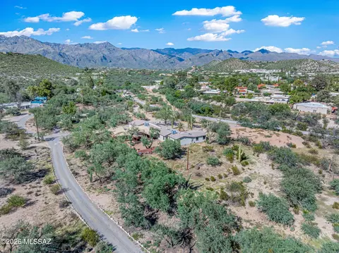 View/Area - 7041 E River Rd, Tucson, AZ 85750 photo 5 of 8