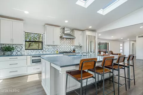 7041 E River Rd, Tucson, AZ 85750