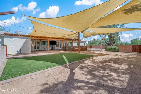 Exterior - 7041 E River Rd, Tucson, AZ 85750 photo 5 of 9