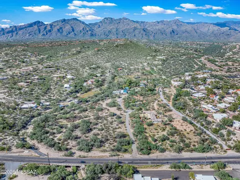 View/Area - 7041 E River Rd, Tucson, AZ 85750 photo 4 of 8