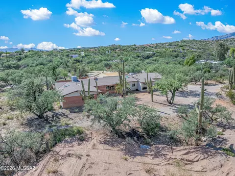 View/Area - 7041 E River Rd, Tucson, AZ 85750 photo 2 of 8